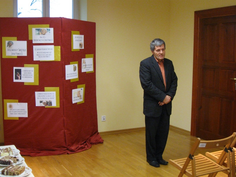 Plik:KonkursPapieski2015-3.jpg