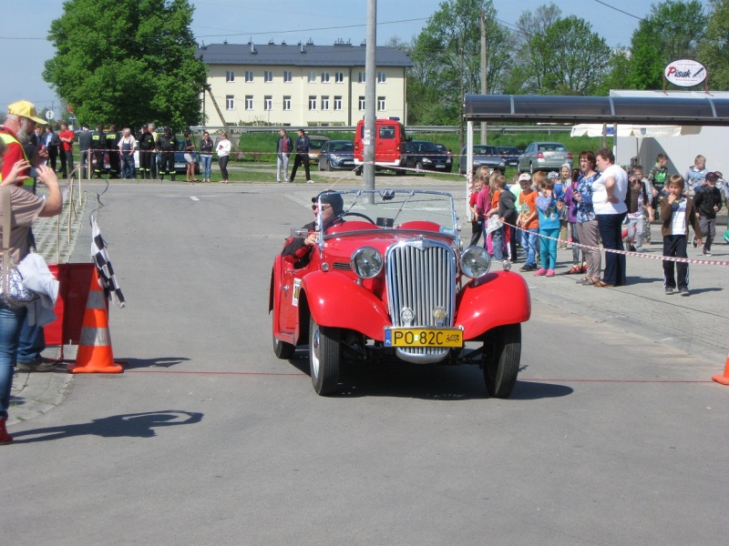 Plik:RajdPojazdówZabytkowychJezowe2015-1.jpg
