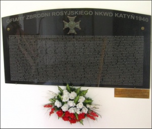 Tablica-katyńska-zamość.jpg
